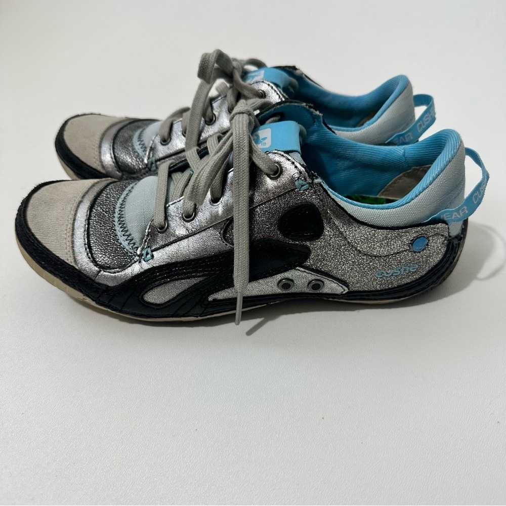 Cushe Boutique Leather Sneakers Metallic Silver Blue Women’s size 6